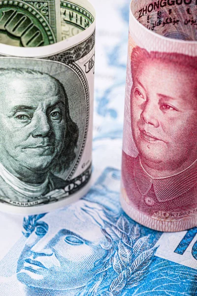 Nota 100 Dólares Face Face Com Uma Nota 100 Yuans — Fotografia de Stock