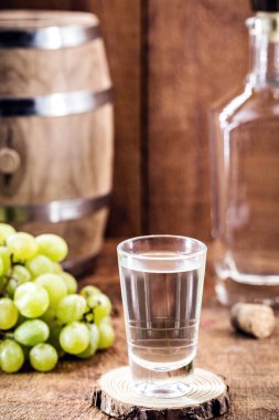 Portekiz alkollü içeceği, bagaceira olarak adlandırılır, üzümlerden yapılan bir tür brendi ya da kakao.