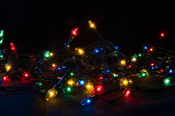Karanlıkta Noel ışıkları