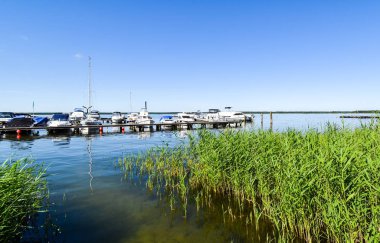 Ghren-Lebbin (Almanya Fleesen Gölü İskelesi, gemi demirleyen)