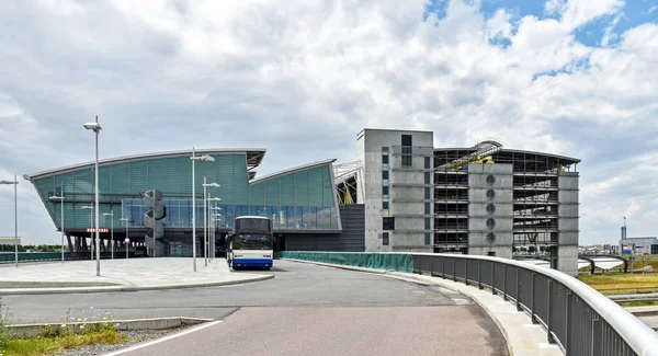 Terminal Binası Leipzig Halle Almanya Havaalanı Garajına Park — Stok fotoğraf