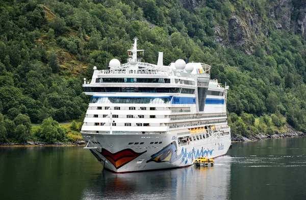 Geiranger Noruega Julho 2017 Navio Cruzeiro Aidabella Companhia Navegação Aida — Fotografia de Stock