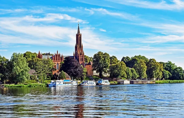 Mecklenburg-Vorpommern (Almanya Gölü Malchow üzerinde Malchow manastır)