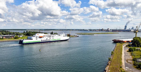 瓦尔内明德 2017年7月14日 现代轮渡以船公司的名字柏林 Scandlines 进入罗斯托克口岸 轮渡线连接德国口岸罗斯托克与 Gedser 在丹麦 — 图库照片