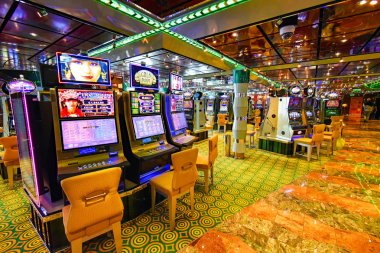 Denizde - 19 Temmuz 2017: Nakliye şirketi Costa Crociere'nin Costa Favolosa yolcu gemisinde casino alanı