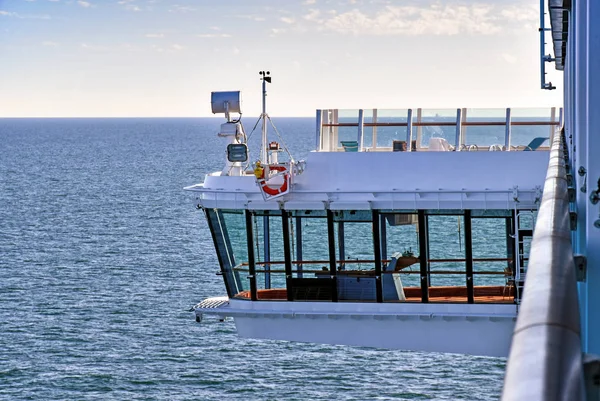 Brücke Eines Kreuzfahrtschiffes Auf See — Stockfoto