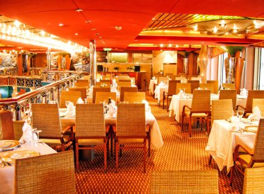 Kiel, Almanya Haziran 1, 2009: Ana restoran Ristorante Portofino gemide cruise gemisi Costa Magica Costa Cruises.