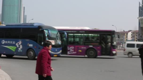 Yiwu China Transporte Público Ciudad Parada Autobús Gente Esperando Autobús — Vídeos de Stock