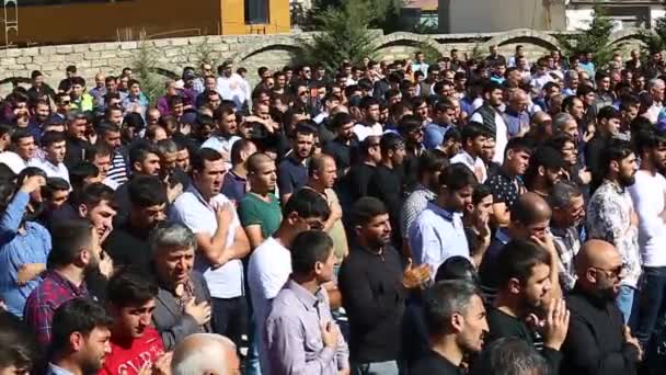 Baku Azerbaijan Sep 2018 Crowds Azeri Men Have Gathered Take — Stock Video