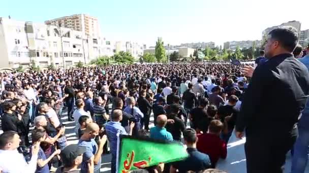 Baku Azerbaijan Sep 2018 Crowds Azeri Men Have Gathered Take — Stock Video