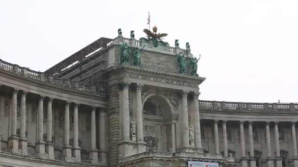 Old buildings in Vienna. European style April 2019 Vienna, Austria — Stock Video