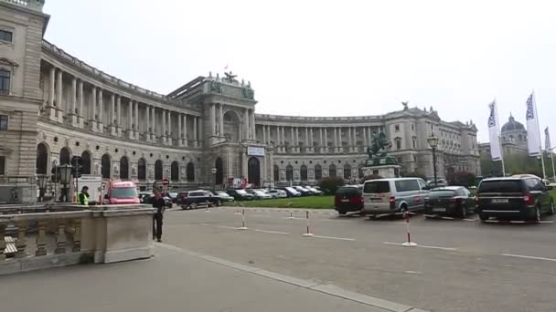 Edifícios antigos em Viena. Estilo europeu Abril 2019 Viena, Áustria — Vídeo de Stock