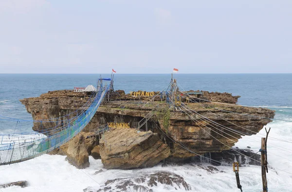 Hängbro Som Ansluter Till Timang Stranden Soliga Dag Yogyakarta Indonesien — Stockfoto