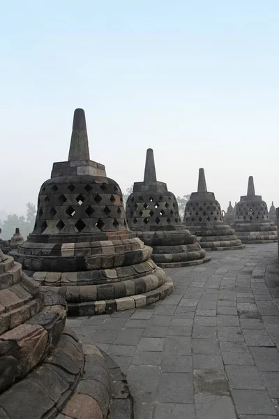 Templo Borobudur Con Bosque Misterios Que Rodea Amanecer Yogyakarta Indonesia —  Fotos de Stock