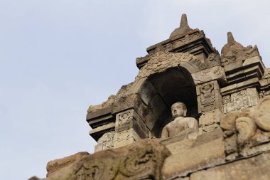 Borobudur Tapınağı ile gündoğumu, Yogyakarta, Endonezya sırasında Buda heykeli