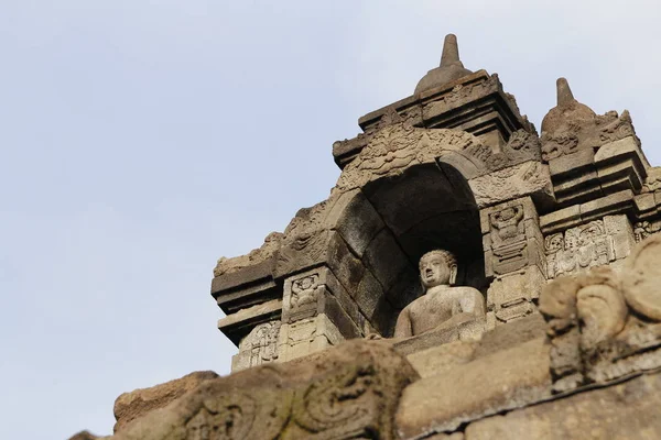 Borobudur Tapınağı ile gündoğumu, Yogyakarta, Endonezya sırasında Buda heykeli