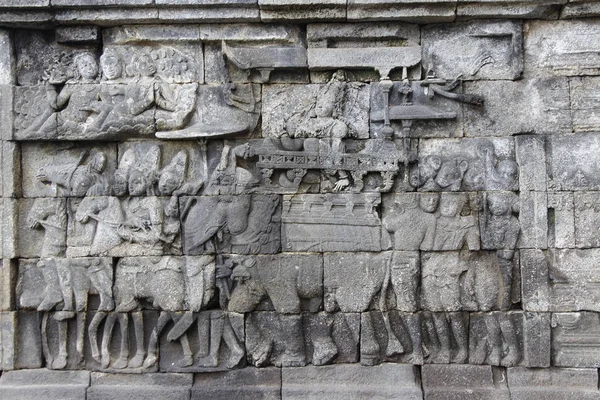Güzel kısma duvar dekorasyonu Borobudur Tapınağı, Yogyakarta, Endonezya taşa oyulmuş 