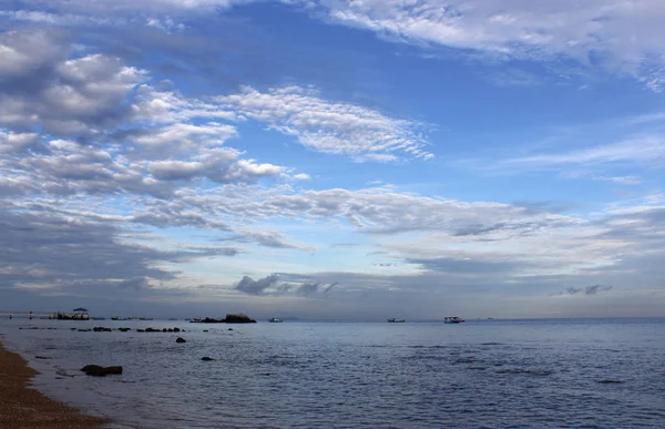 View Tioman Island Dramatic Cloudscape Boats Rocks Morning Tioman Island — Stock Photo, Image