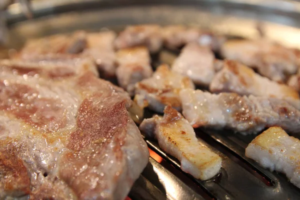 Koreanisches Gegrilltes Schweinefleisch Vom Grill Samgyeopsal Gui Mit Holzkohle Koreanischen — Stockfoto