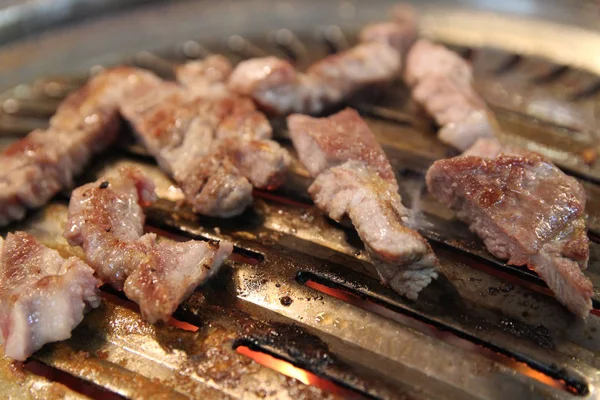 Koreanska Grillad Fläskfilé Bbq Samgyeopsal Gui Med Träkol Koreansk Restaurang — Stockfoto