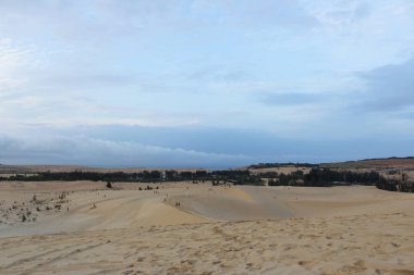 Dawn, MUI Ne, Vietnam mavi gökyüzünde beyaz kum tepeleri manzaralı