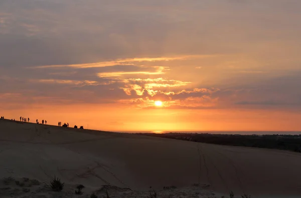 Dramatik cennet beyaz kum tepeleri MUI Ne, Vietnam ile güzel gündoğumu
