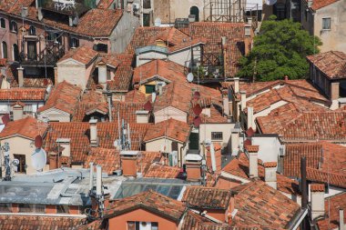Tarihi binaları ve çatıları olan Venedik Panoraması
