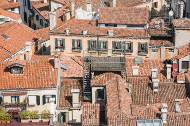 Tarihi binaları ve çatıları olan Venedik Panoraması