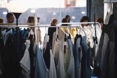 Kadın Giyim Askıları bir butik mağaza Tarih
