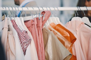 Kadın Giyim Askıları bir butik mağaza Tarih