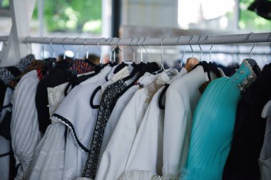 Kadın Giyim Askıları bir butik mağaza Tarih