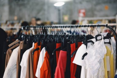 Kadın Giyim Askıları bir butik mağaza Tarih