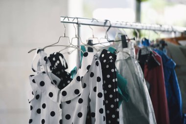 Kadın Giyim Askıları bir butik mağaza Tarih