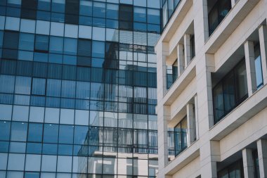 Modern Bükreş'te bina kurumsal