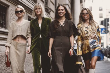 22 Eylül 2018: Milan, İtalya - modelleri, blogcular ve Milano Moda haftasında - Mfwss19 moda ve şık görünümlü etkilendiği isimlerden