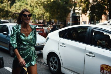 20 Eylül 2018: Milan, İtalya - Milan Moda Haftası sırasında sokak stil kıyafeti - Mfwss19