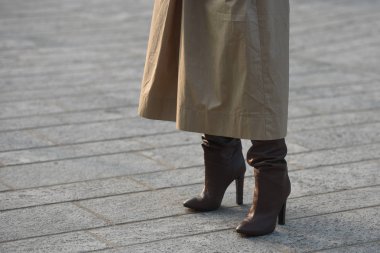 Milan, İtalya - 19 Eylül 2018: Sokak stili kıyafetler önce Alberta Ferretti moda gösterisi sırasında Milan Fashion Week.