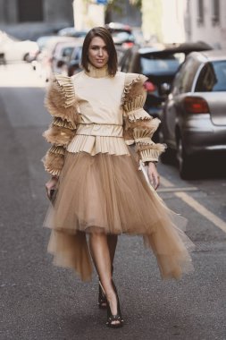 23 Eylül 2018: Milan, İtalya - Milan Moda Haftası sırasında sokak stil kıyafeti - Mfwss19