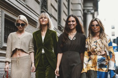 22 Eylül 2018: Milan, İtalya - modelleri, blogcular ve Milano Moda Haftası sırasında moda ve şık görünümlü etkilendiği isimlerden. -Mfwss19