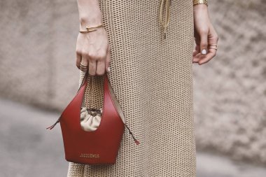 22 Eylül 2018: Milan, İtalya - Milan Moda Haftası sırasında sokak stil kıyafeti - Mfwss19
