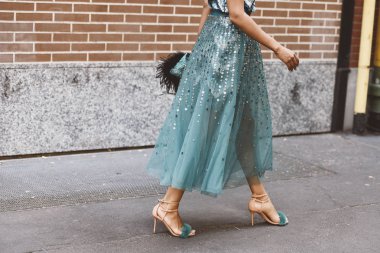 20 Eylül 2018: Milan, İtalya - Milan Moda Haftası sırasında sokak stil kıyafeti - Mfwss19