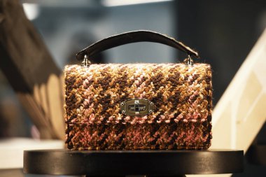 22 Eylül 2018: Milan, İtalya - Milan deposunda lüks Miu Miu Çantalar.