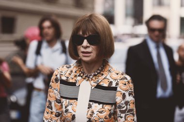 22 Eylül 2018: Milan, İtalya - Milan Moda Haftası sırasında Vogue moda editörü Anna Wintour - Mfwss19