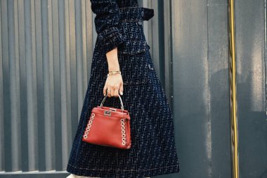 20 Eylül 2018: Milan, İtalya - Milan Moda Haftası sırasında sokak stil kıyafeti - Mfwss19