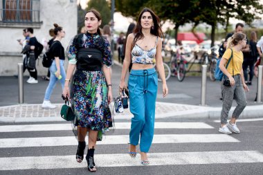 20 Eylül 2018: Milan, İtalya - Milan Moda Haftası sırasında sokak stil kıyafeti - Mfwss19