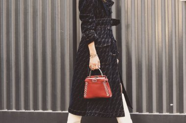20 Eylül 2018: Milan, İtalya - Milan Moda Haftası sırasında sokak stil kıyafeti - Mfwss19