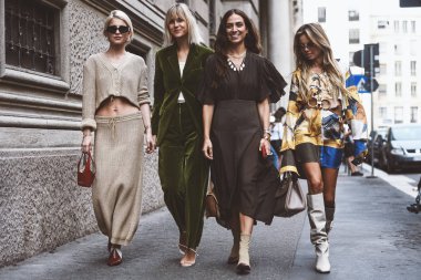 22 Eylül 2018: Milan, İtalya - modelleri, blogcular ve Milano Moda Haftası sırasında moda ve şık görünümlü etkilendiği isimlerden. -Mfwss19