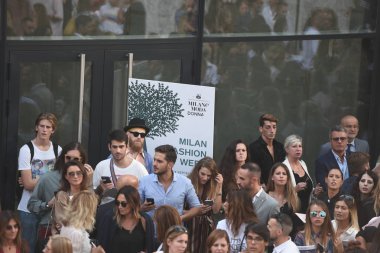 Milan, İtalya - 19 Eylül 2018: Fashion Week atmosfer Alberta Ferretti defile önce.