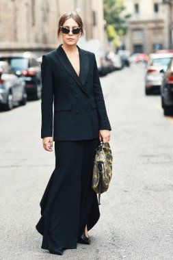 20 Eylül 2018: Milan, İtalya - Milan Moda Haftası sırasında sokak stil kıyafeti - Mfwss19