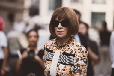 22 Eylül 2018: Milan, İtalya - Milan Moda Haftası sırasında Vogue moda editörü Anna Wintour - Mfwss19